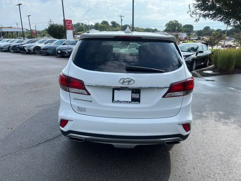 Used 2018 Hyundai Santa Fe SE FWD image 5