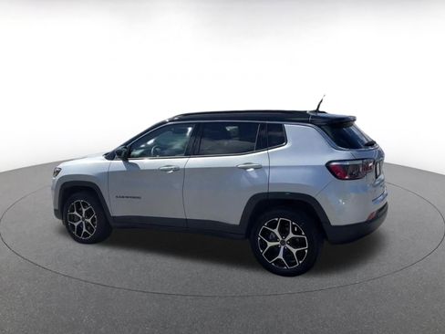 Used 2025 Jeep Compass Limited image 9