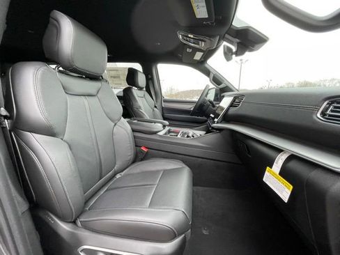 New 2026 Jeep Grand Wagoneer 4WD image 30