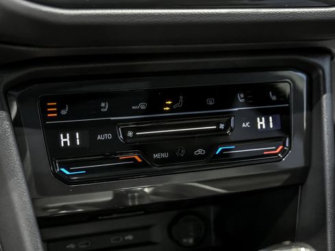 Used 2024 Volkswagen Tiguan SEL R-Line image 33