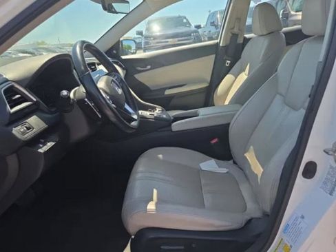 Used 2019 Honda Insight Touring image 2