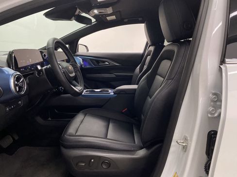 Used 2025 Chevrolet Equinox EV LT w/ Convenience Package image 13