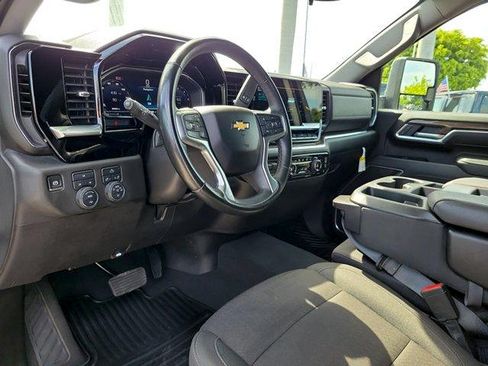 Used 2025 Chevrolet Silverado 2500 LT w/ Convenience Package AWD/4WD image 14