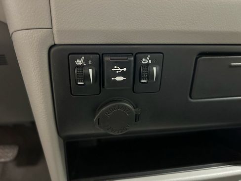 Used 2019 Toyota Sienna XLE w/ XLE Navigation Package FWD image 20
