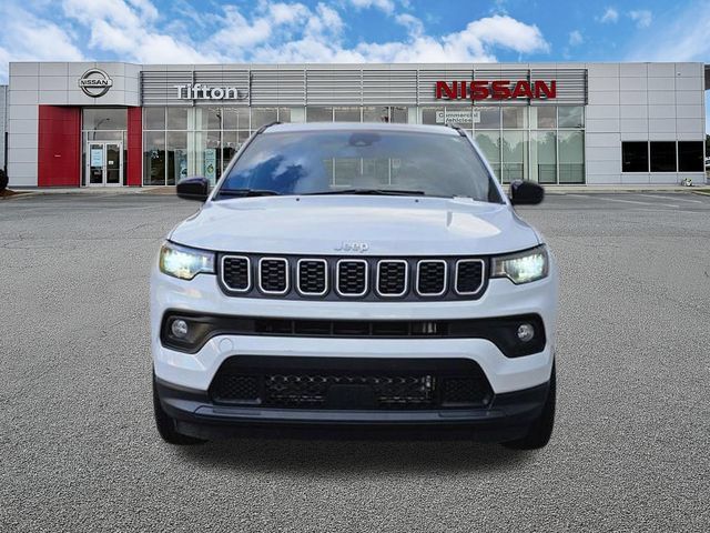 Used 2025 Jeep Compass Latitude AWD/4WD image 2