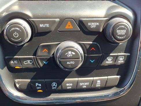 Used 2018 Dodge Durango SXT w/ Quick Order Package 2BB AWD/4WD image 8
