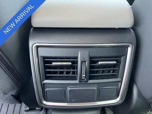 Used 2023 Subaru Forester Premium AWD/4WD image 19