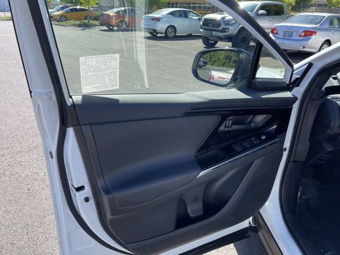 Used 2023 Toyota bZ4X FWD image 17