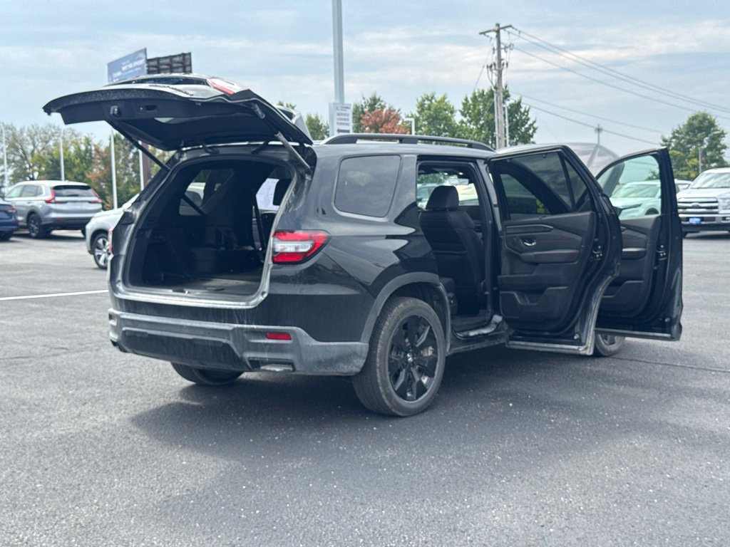 Used 2026 Honda Pilot Black Edition image 11