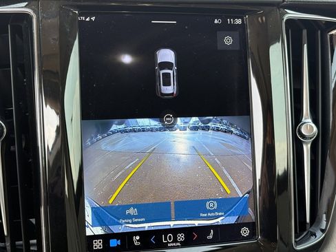 Certified 2023 Volvo XC60 B5 Ultimate w/ Climate Package image 19