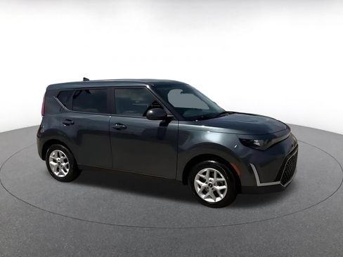 Used 2025 Kia Soul LX w/ LX Technology Package FWD image 2