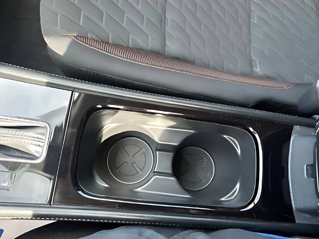 Used 2023 Nissan Kicks SR w/ Interior Electronics Package FWD image 31