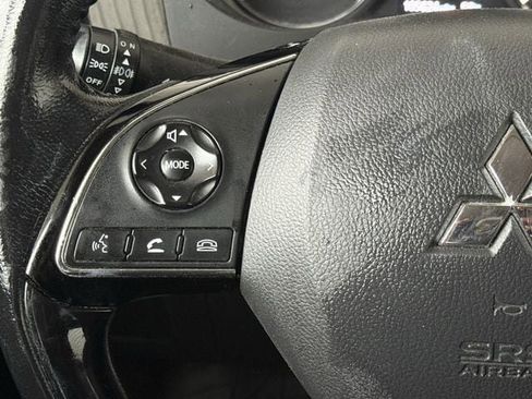 Used 2017 Mitsubishi Outlander SE image 12