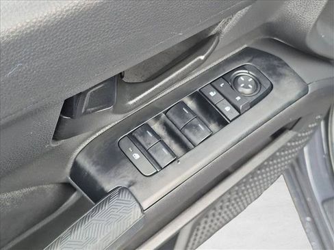 Used 2025 Toyota Tacoma SR5 AWD/4WD image 12