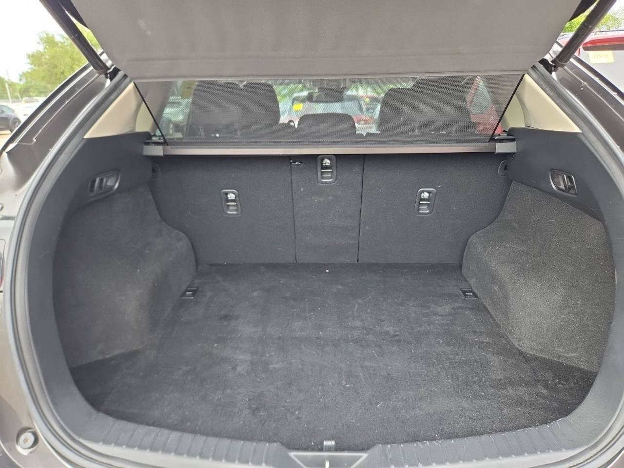 Used 2018 MAZDA CX-5 Touring w/ Preferred Equipment Package FWD image 13
