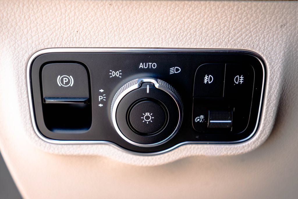 Used 2026 Mercedes-Benz GLB 250 4MATIC image 22