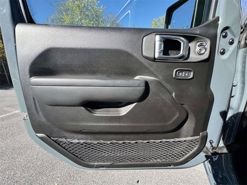 Used 2025 Jeep Gladiator Sport image 25