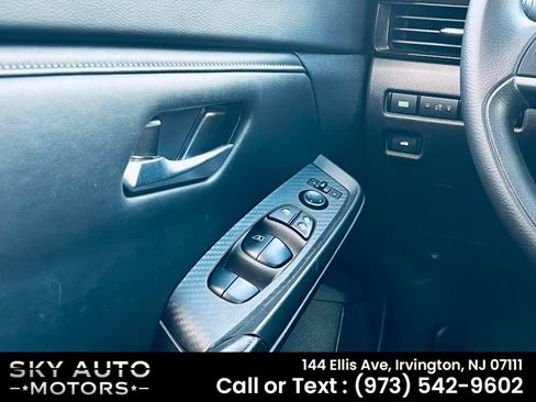 Used 2024 Nissan Sentra SV FWD image 14
