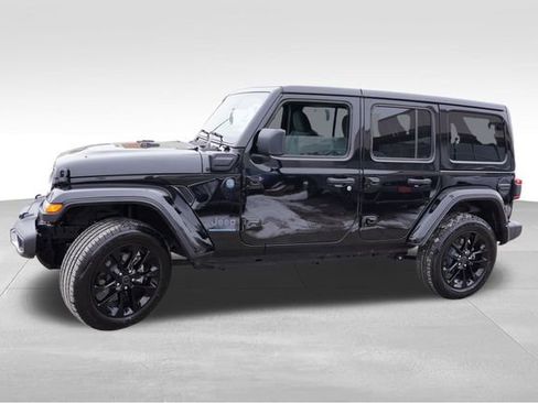 Certified 2025 Jeep Wrangler Unlimited Sahara w/ Safety Group image 10