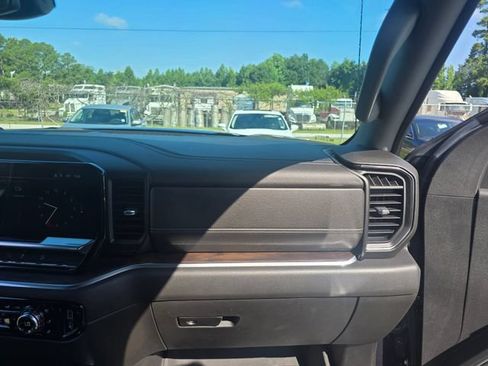 Used 2022 GMC Sierra 1500 SLT AWD/4WD image 42