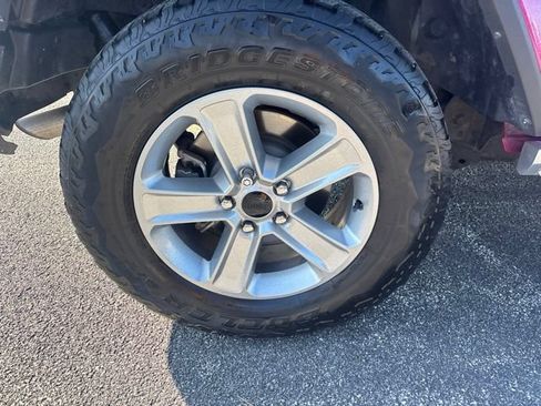 Used 2022 Jeep Wrangler Unlimited Sahara AWD/4WD image 9