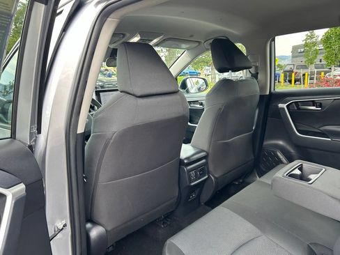 Used 2025 Toyota RAV4 XLE AWD/4WD image 19