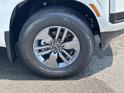 New 2026 Nissan Frontier SV w/ SV Convenience Package RWD image 9