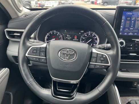 Certified 2022 Toyota Highlander Platinum image 16