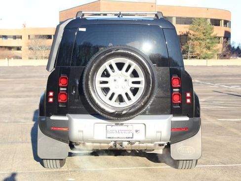 Used 2025 Land Rover Defender 110 S image 7