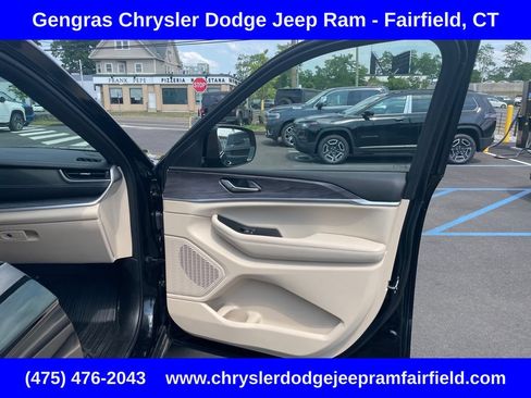 Certified 2023 Jeep Grand Cherokee Limited AWD/4WD image 12