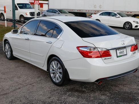 Used 2015 Honda Accord Touring image 9