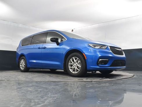 New 2026 Chrysler Pacifica Select image 43