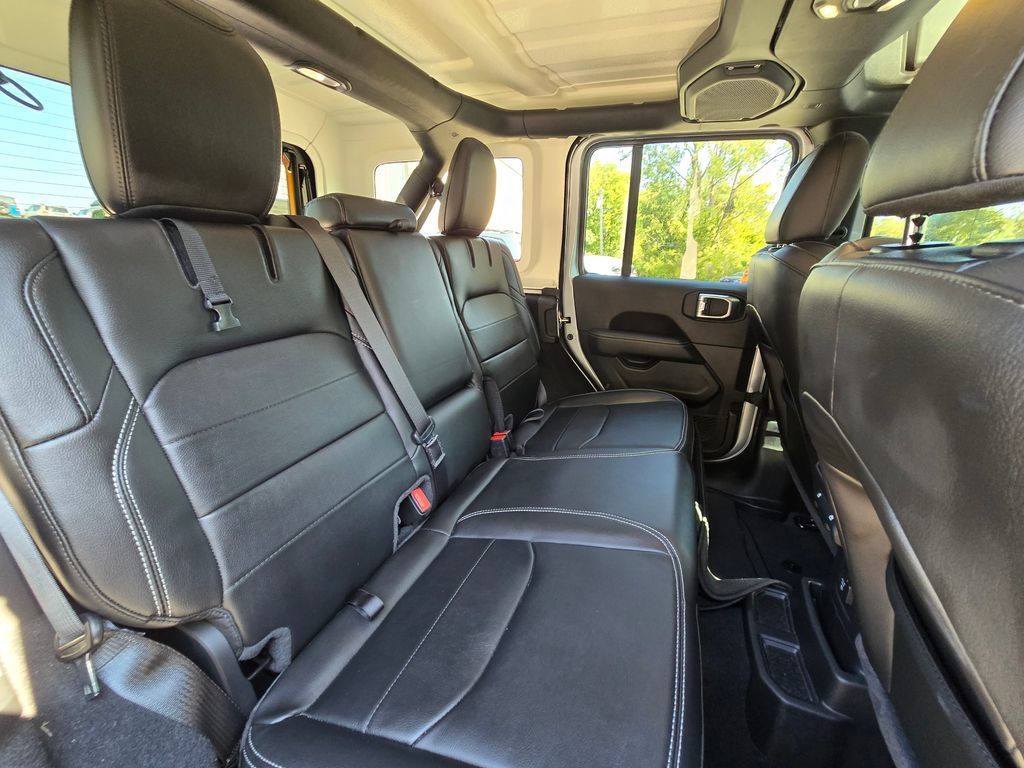 Used 2023 Jeep Wrangler Unlimited Sahara w/ Cold Weather Group AWD/4WD image 27