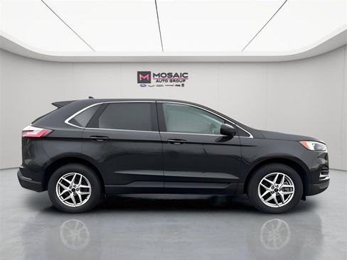 Used 2024 Ford Edge SEL image 2