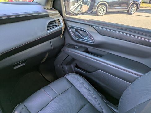 Used 2022 Chevrolet Suburban RST w/ Luxury Package image 19