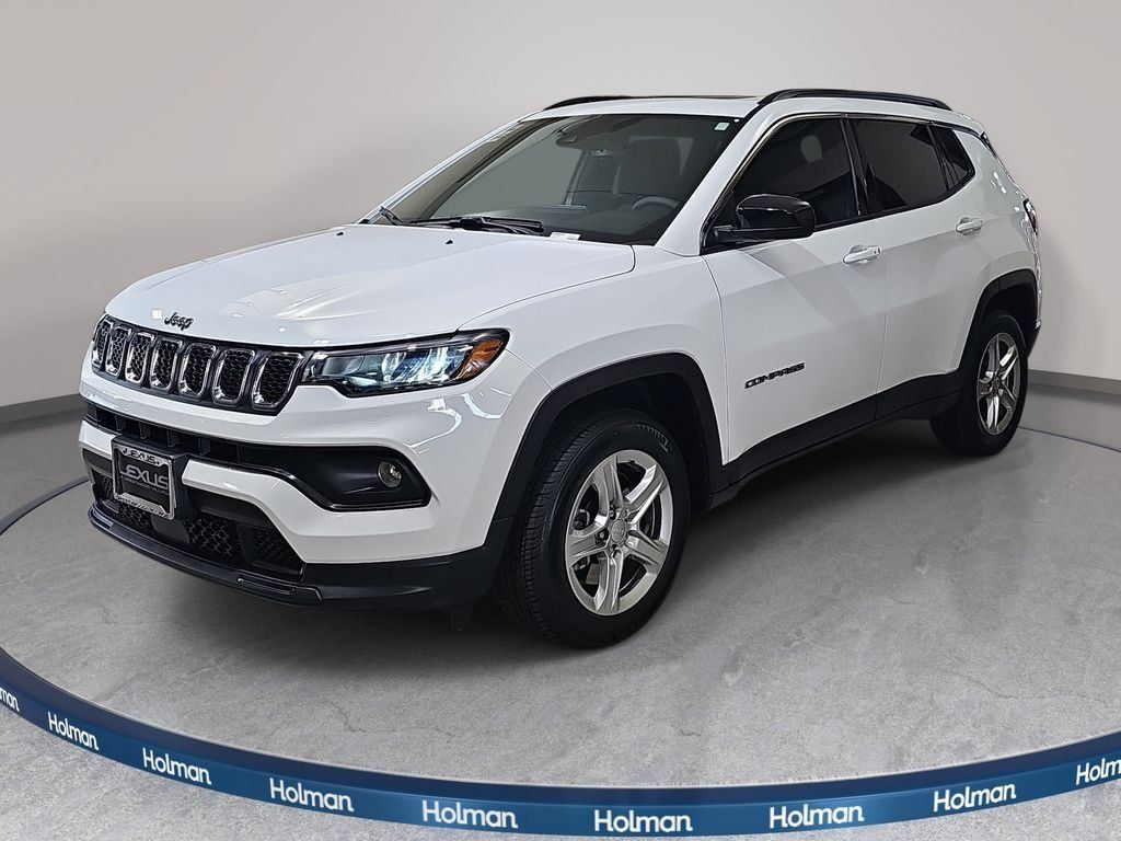 Used 2024 Jeep Compass Latitude w/ Sun and Sound Group AWD/4WD image 1