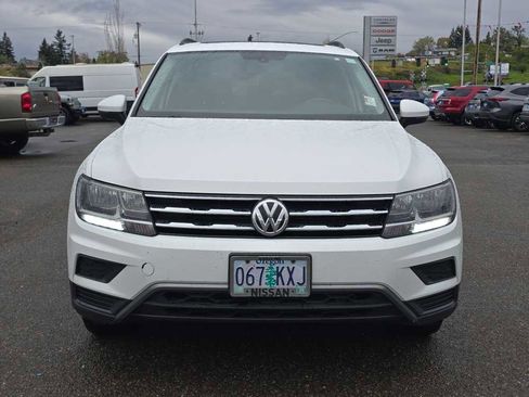 Used 2018 Volkswagen Tiguan SE w/ Panoramic Sunroof Package image 5