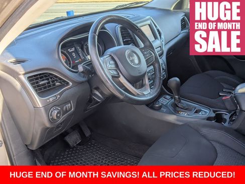 Used 2019 Jeep Cherokee Latitude w/ Cold Weather Group image 21