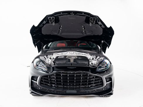 Used 2025 Aston Martin DBX 707 image 45