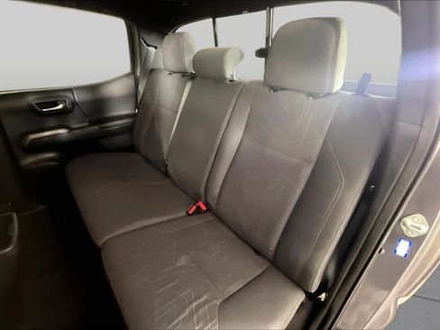 Used 2016 Toyota Tacoma TRD Sport w/ Towing Package RWD image 17