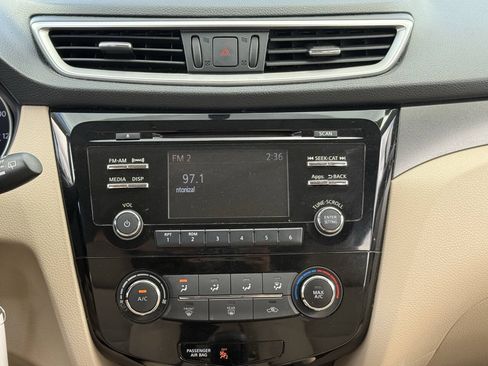 Used 2016 Nissan Rogue S w/ Appearance Package FWD image 16
