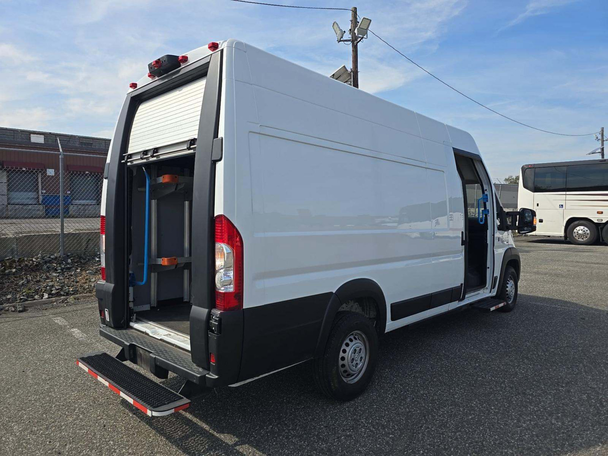 Used 2024 RAM ProMaster 3500 w/ Delivery Van Package FWD image 3