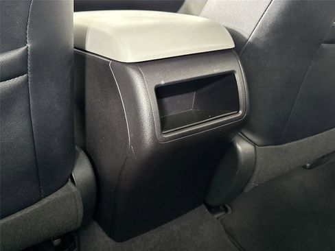 Used 2017 Toyota Camry SE image 30