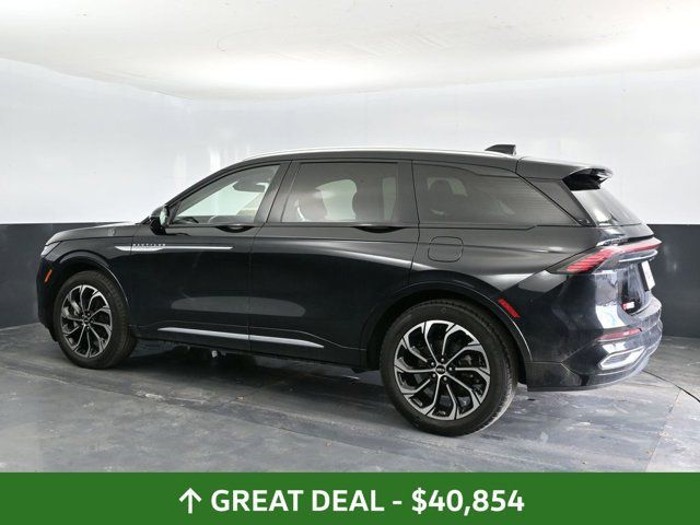 Used 2024 Lincoln Nautilus Reserve AWD/4WD image 2
