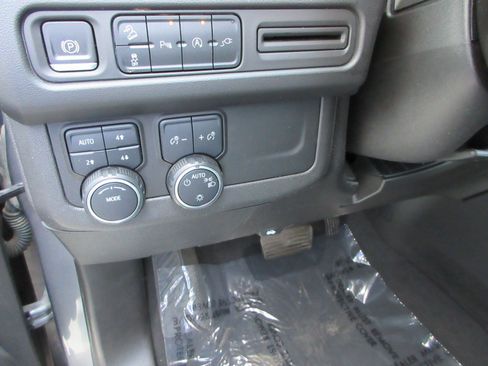 Used 2021 Chevrolet Suburban Z71 AWD/4WD image 33