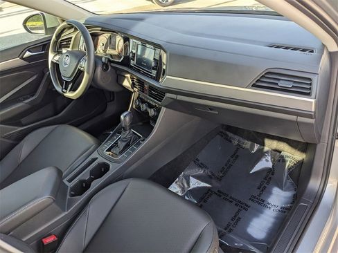 Certified 2020 Volkswagen Jetta SE image 13