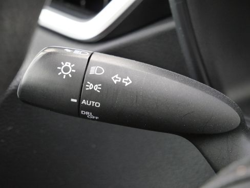 Used 2020 Toyota Corolla LE image 33