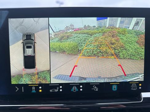 Used 2022 Chevrolet Silverado 1500 ZR2 w/ Technology Package image 31