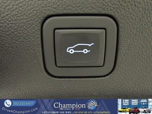 Used 2025 GMC Yukon Elevation w/ LPO, Yukon Black Package image 16