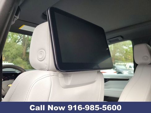 New 2026 Chevrolet Suburban Premier image 40